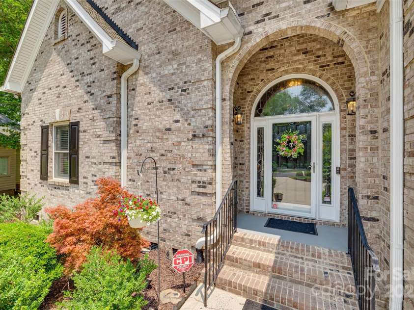 16527 Woolwine Road, Charlotte, NC 28278.  MLS# CAR4266694, YatesRealty ID 19588. 