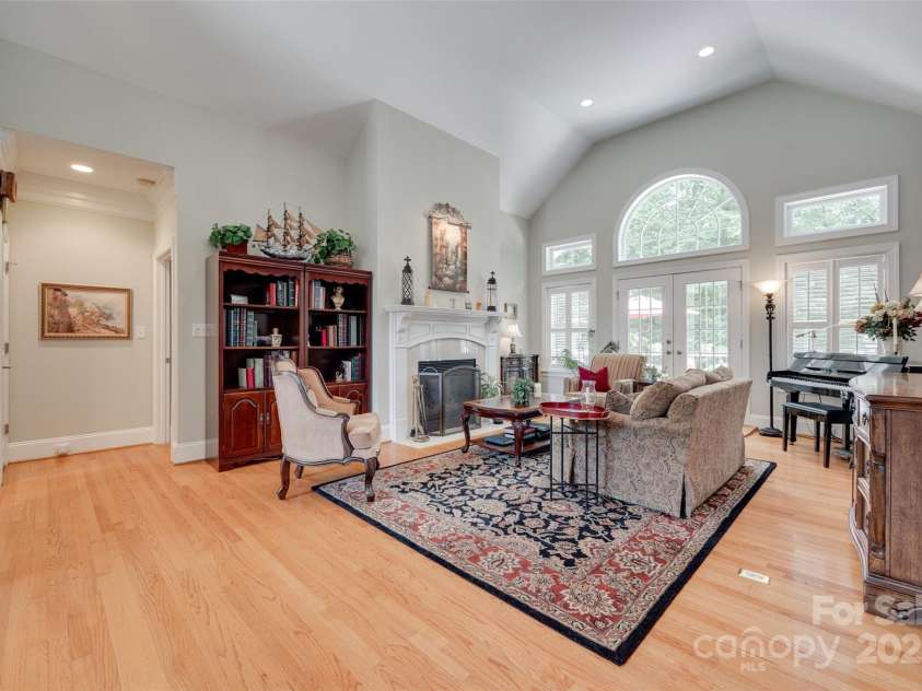 16527 Woolwine Road, Charlotte, NC 28278.  MLS# CAR4266694, YatesRealty ID 19588. 