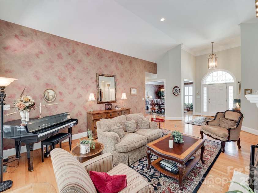 16527 Woolwine Road, Charlotte, NC 28278.  MLS# CAR4266694, YatesRealty ID 19588. 