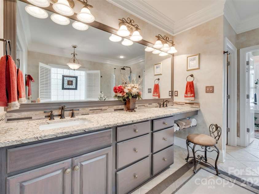 16527 Woolwine Road, Charlotte, NC 28278.  MLS# CAR4266694, YatesRealty ID 19588. 