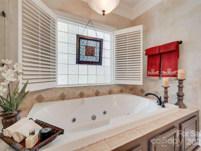 16527 Woolwine Road, Charlotte, NC 28278.  MLS# CAR4266694, YatesRealty ID 19588. 
