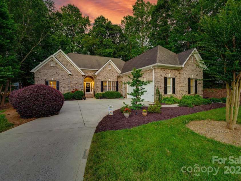 16527 Woolwine Road, Charlotte, NC 28278.  MLS# CAR4266694, YatesRealty ID 19588. 