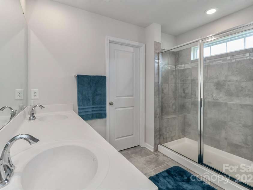 151 Outrigger Lane, Troutman, NC 28166.  MLS# CAR4268010, YatesRealty ID 19589. En suite bathroom