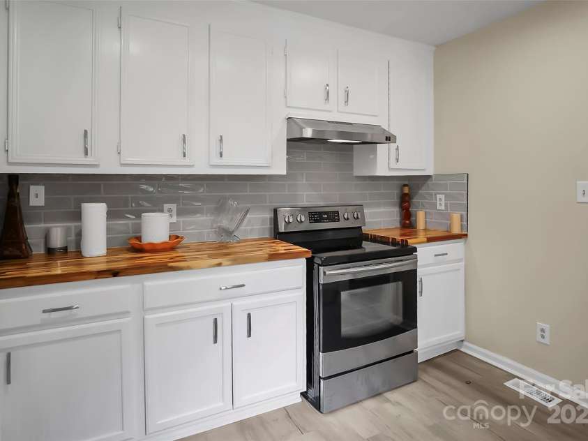 6316 Hill Gates Trail, Cherryville, NC 28021.  MLS# CAR4294077, YatesRealty ID 1959. 