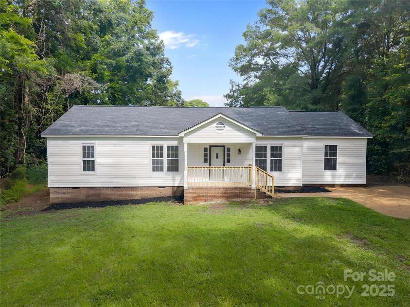 442 Lovelace Road, Rock Hill, SC 29730.  MLS# CAR4269453, YatesRealty ID 19590. 