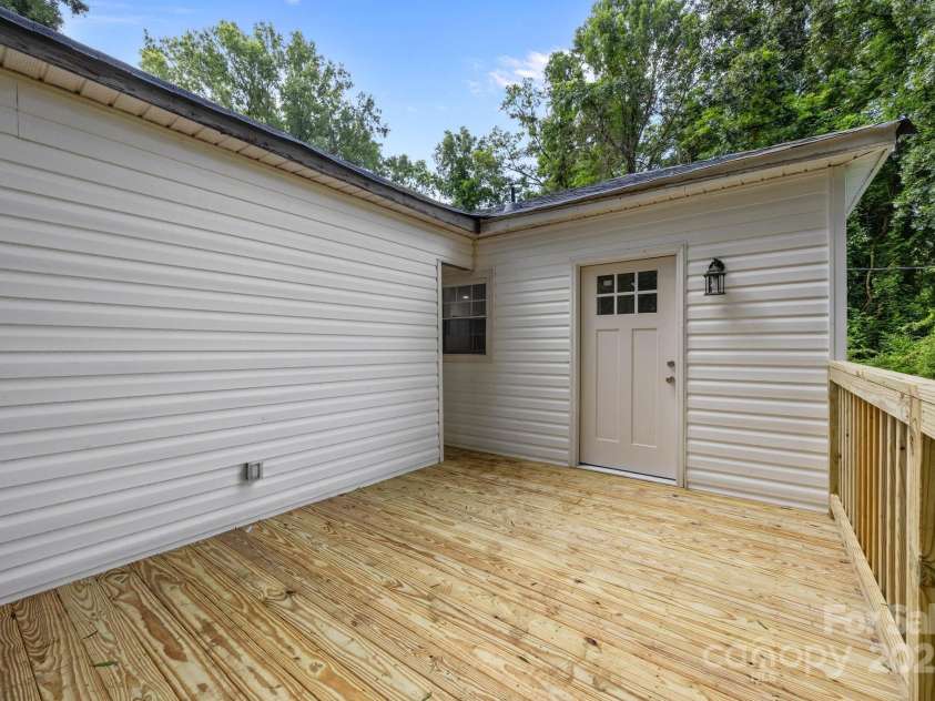 442 Lovelace Road, Rock Hill, SC 29730.  MLS# CAR4269453, YatesRealty ID 19590. 