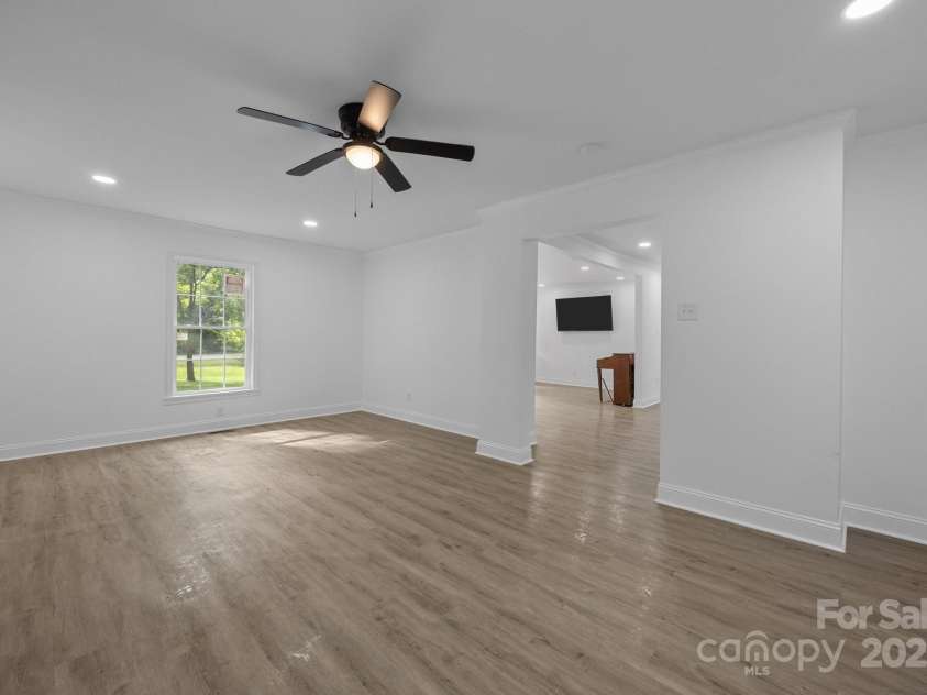 442 Lovelace Road, Rock Hill, SC 29730.  MLS# CAR4269453, YatesRealty ID 19590. Additional living/dining/office