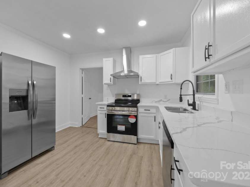 442 Lovelace Road, Rock Hill, SC 29730.  MLS# CAR4269453, YatesRealty ID 19590. Kitchen