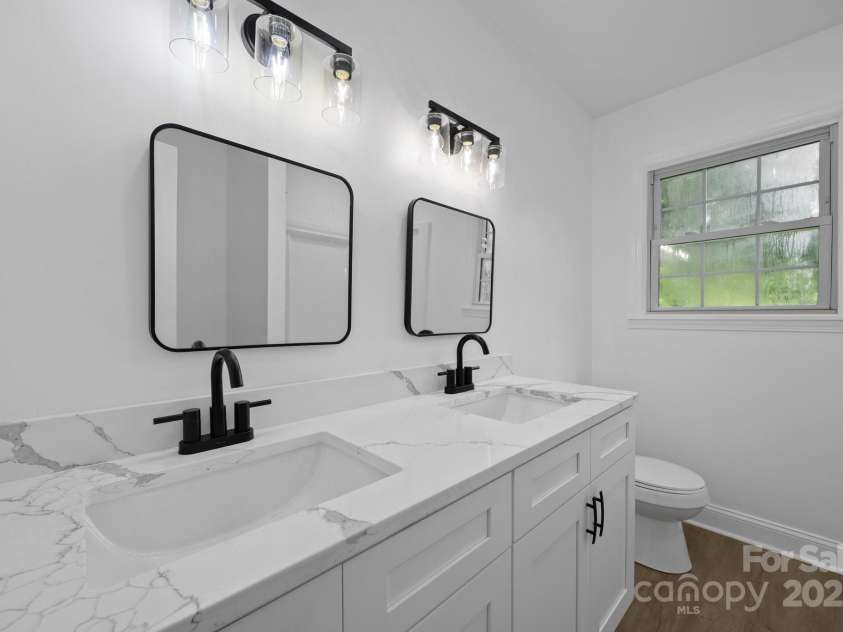 442 Lovelace Road, Rock Hill, SC 29730.  MLS# CAR4269453, YatesRealty ID 19590. Primary Bathroom