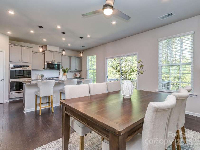 12214 Ardrey Park Drive, Charlotte, NC 28277.  MLS# CAR4247491, YatesRealty ID 19591. Double oven, walk-in pantry, quartz counters & island.