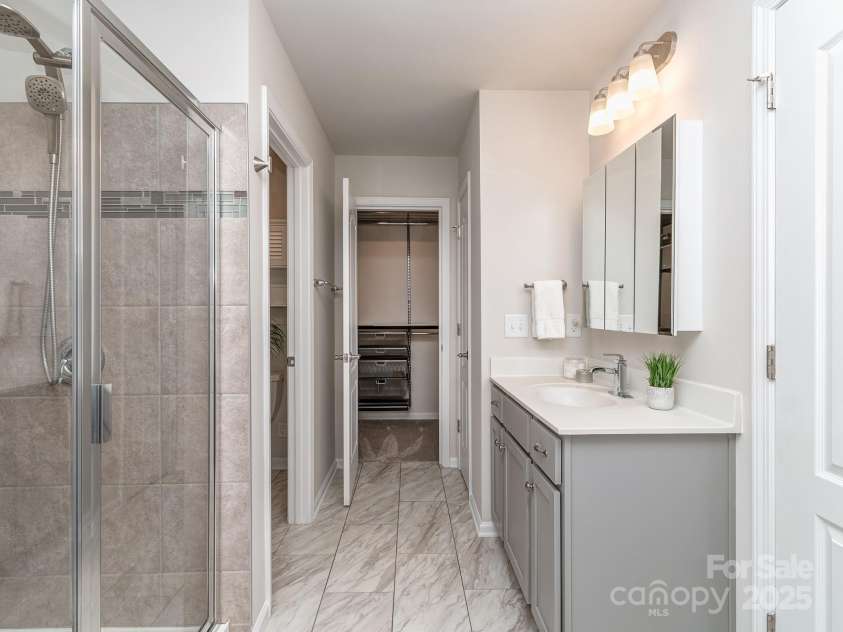 12214 Ardrey Park Drive, Charlotte, NC 28277.  MLS# CAR4247491, YatesRealty ID 19591. Dual vanities.
