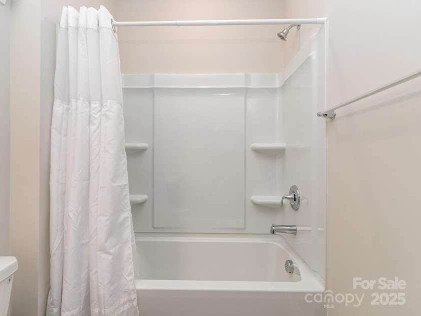 12214 Ardrey Park Drive, Charlotte, NC 28277.  MLS# CAR4247491, YatesRealty ID 19591. Full bath on main level.