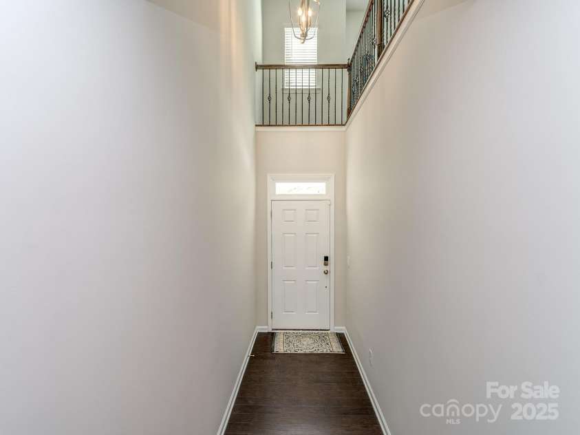 12214 Ardrey Park Drive, Charlotte, NC 28277.  MLS# CAR4247491, YatesRealty ID 19591. Soaring front entry hall on main level.