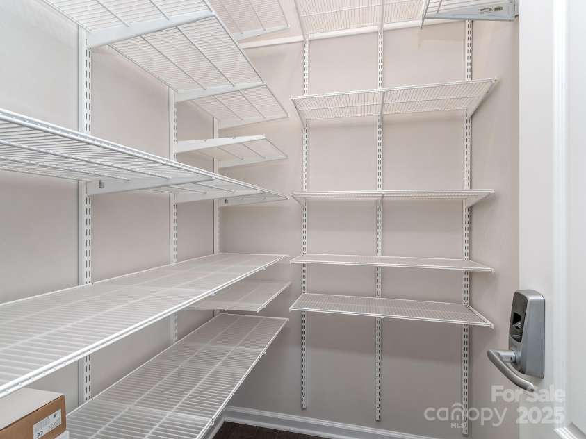 12214 Ardrey Park Drive, Charlotte, NC 28277.  MLS# CAR4247491, YatesRealty ID 19591. Walk-in pantry.