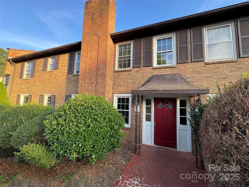 921 Nottingham Drive, Gastonia, NC 28054.  MLS# CAR4287436, YatesRealty ID 19592. 