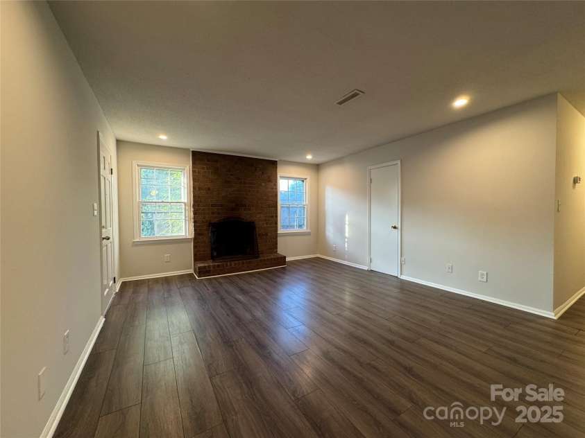 921 Nottingham Drive, Gastonia, NC 28054.  MLS# CAR4287436, YatesRealty ID 19592. 