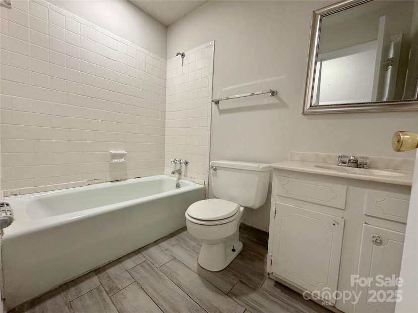 921 Nottingham Drive, Gastonia, NC 28054.  MLS# CAR4287436, YatesRealty ID 19592. 