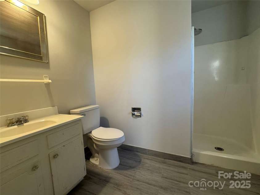 921 Nottingham Drive, Gastonia, NC 28054.  MLS# CAR4287436, YatesRealty ID 19592. 