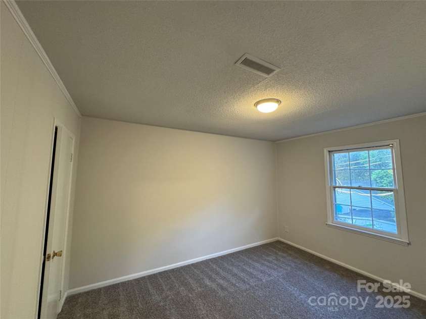 921 Nottingham Drive, Gastonia, NC 28054.  MLS# CAR4287436, YatesRealty ID 19592. 