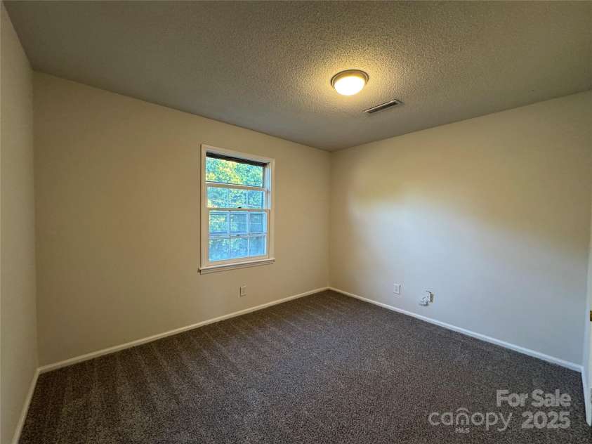921 Nottingham Drive, Gastonia, NC 28054.  MLS# CAR4287436, YatesRealty ID 19592. 