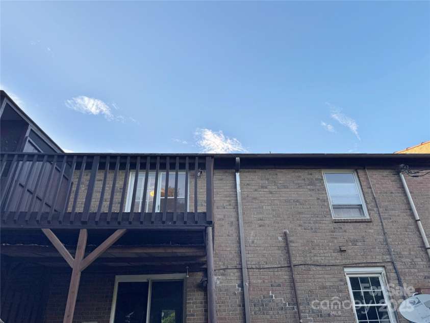 921 Nottingham Drive, Gastonia, NC 28054.  MLS# CAR4287436, YatesRealty ID 19592. 