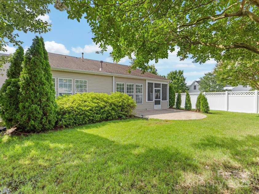 8603 Robinson Meadow Court, Charlotte, NC 28277.  MLS# CAR4265734, YatesRealty ID 19593. Green and lush!