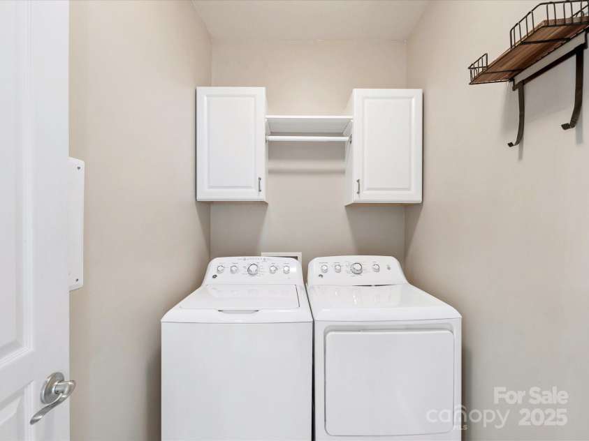 8603 Robinson Meadow Court, Charlotte, NC 28277.  MLS# CAR4265734, YatesRealty ID 19593. Laundry Room.