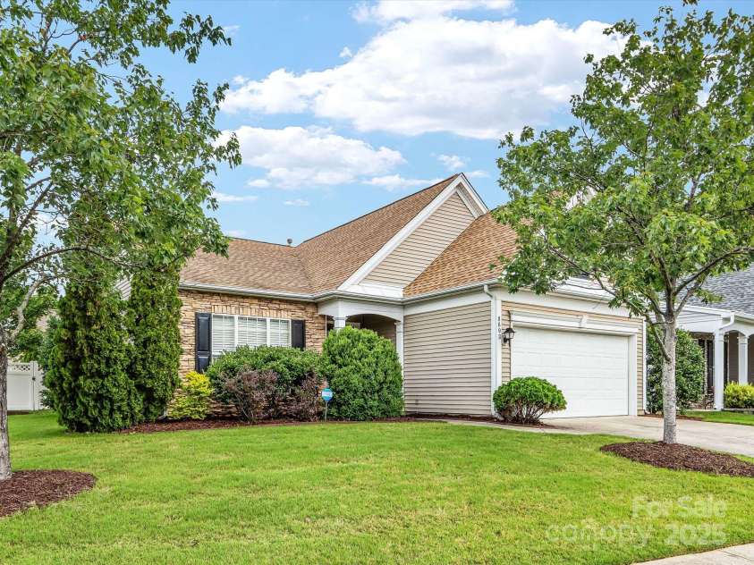 8603 Robinson Meadow Court, Charlotte, NC 28277.  MLS# CAR4265734, YatesRealty ID 19593. Lots of green space in this corner lot! Lawn maintenance of lawn outside the fence line is included in HOA dues.