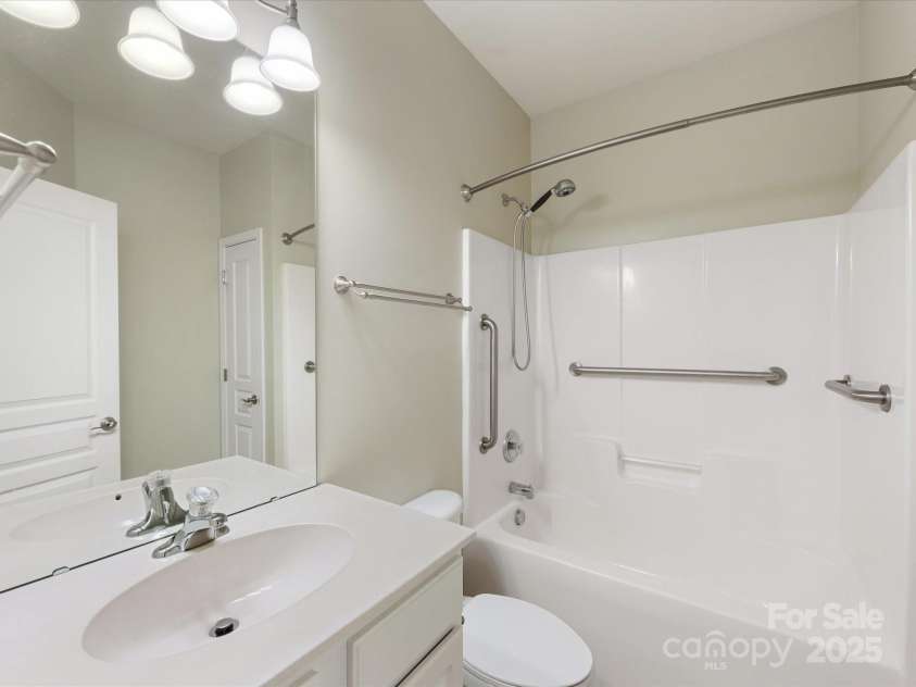 8603 Robinson Meadow Court, Charlotte, NC 28277.  MLS# CAR4265734, YatesRealty ID 19593. Second Full Bathroom.