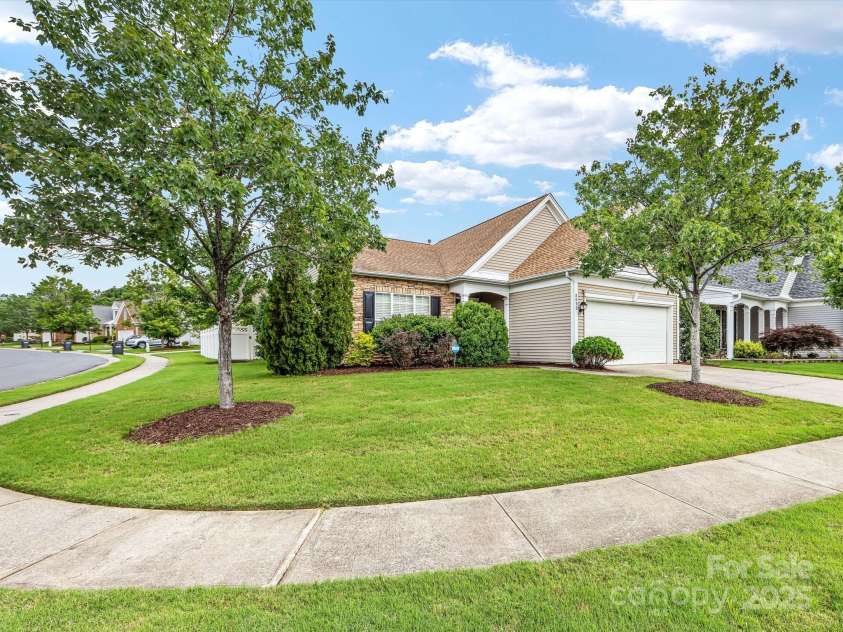 8603 Robinson Meadow Court, Charlotte, NC 28277.  MLS# CAR4265734, YatesRealty ID 19593. This home is situated on a corner lot!