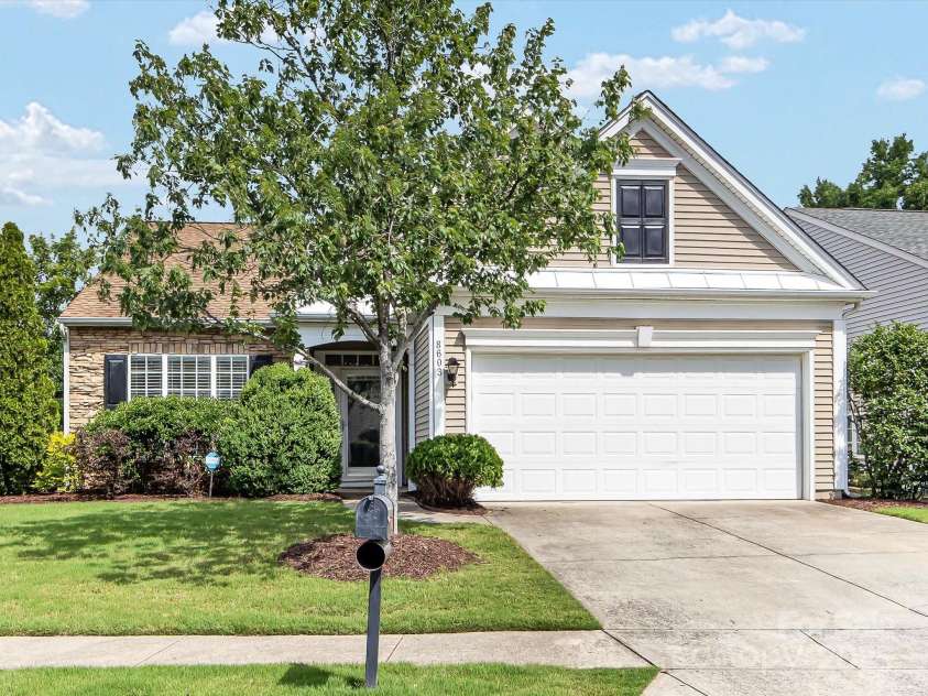 8603 Robinson Meadow Court, Charlotte, NC 28277.  MLS# CAR4265734, YatesRealty ID 19593. Welcome Home!