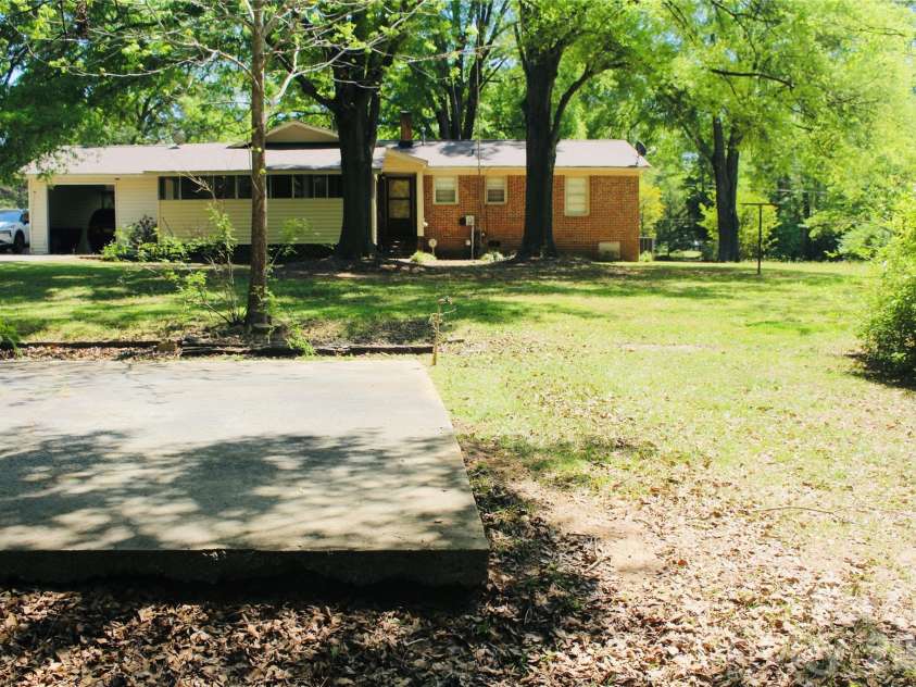 1481 Grace Avenue, Lancaster, SC 29720.  MLS# CAR4362408, YatesRealty ID 19595. Backyard Enclosed Porch