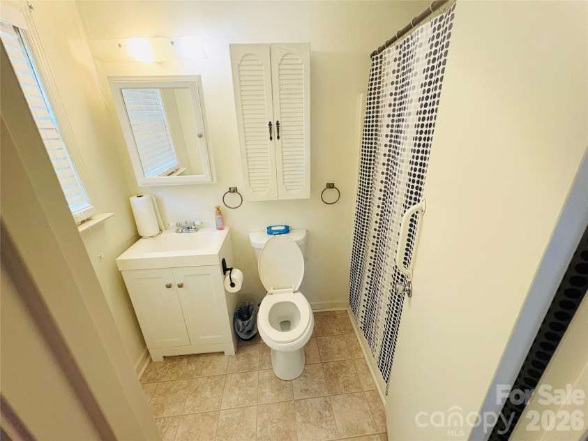 1481 Grace Avenue, Lancaster, SC 29720.  MLS# CAR4362408, YatesRealty ID 19595. Secondary Bathroom