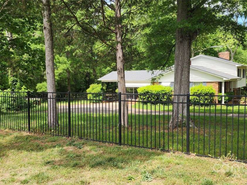 4924 Riverdale Drive, Charlotte, NC 28273.  MLS# CAR4241747, YatesRealty ID 19595. 