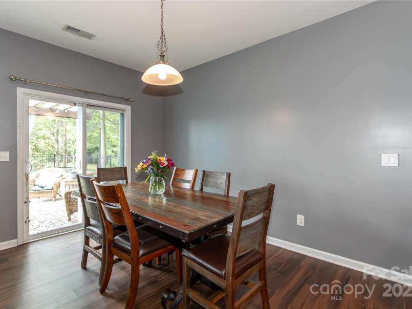 4924 Riverdale Drive, Charlotte, NC 28273.  MLS# CAR4241747, YatesRealty ID 19595. Eat In Kitchen