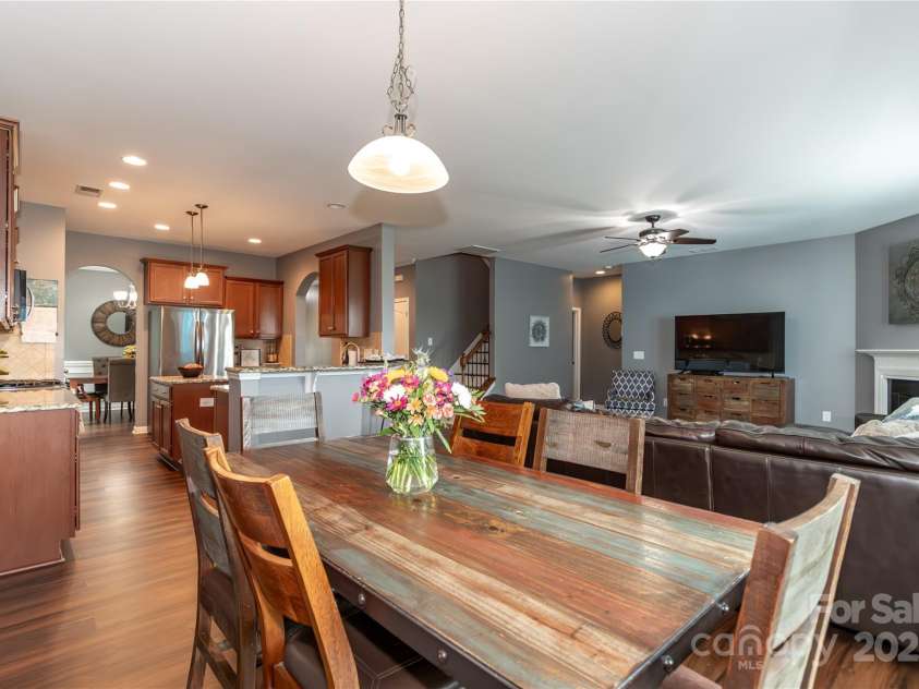 4924 Riverdale Drive, Charlotte, NC 28273.  MLS# CAR4241747, YatesRealty ID 19595. Eat In Kitchen