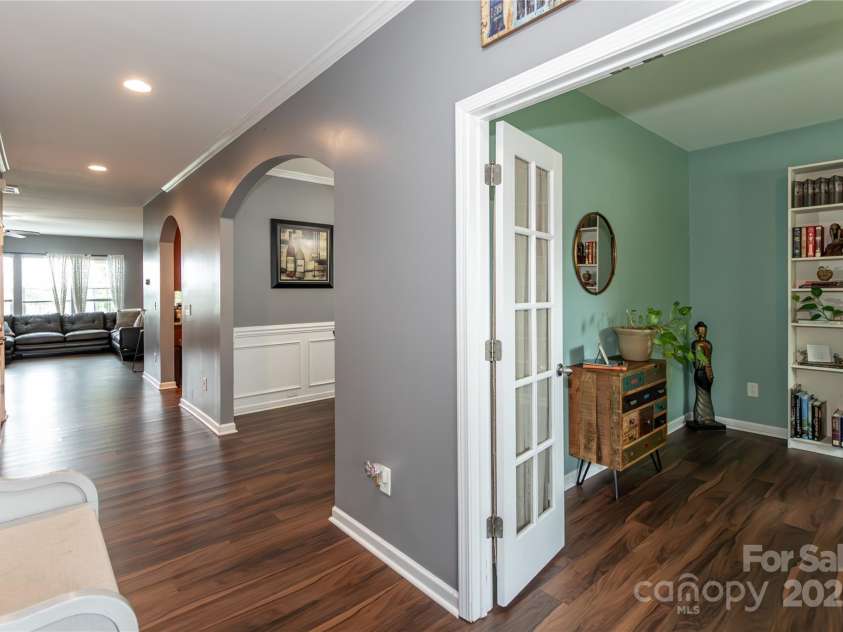 4924 Riverdale Drive, Charlotte, NC 28273.  MLS# CAR4241747, YatesRealty ID 19595. Foyer