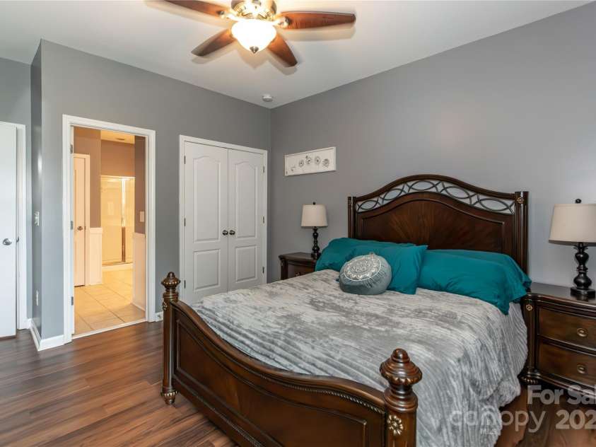 4924 Riverdale Drive, Charlotte, NC 28273.  MLS# CAR4241747, YatesRealty ID 19595. Main Floor Guest Suite w/ Full Bath