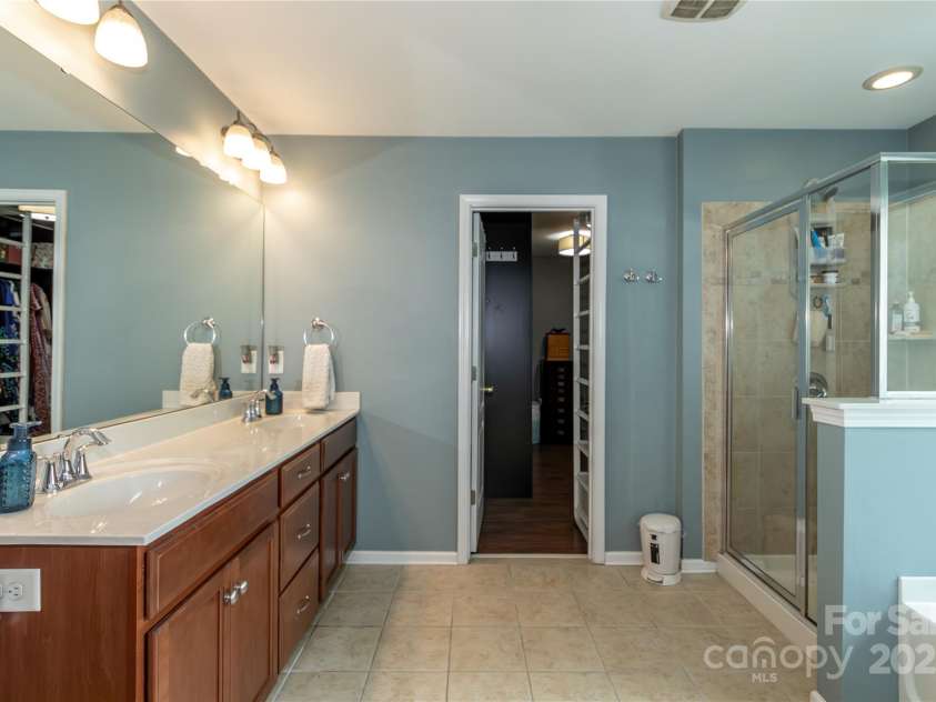 4924 Riverdale Drive, Charlotte, NC 28273.  MLS# CAR4241747, YatesRealty ID 19595. Primary Ensuite with Walk in Closet System