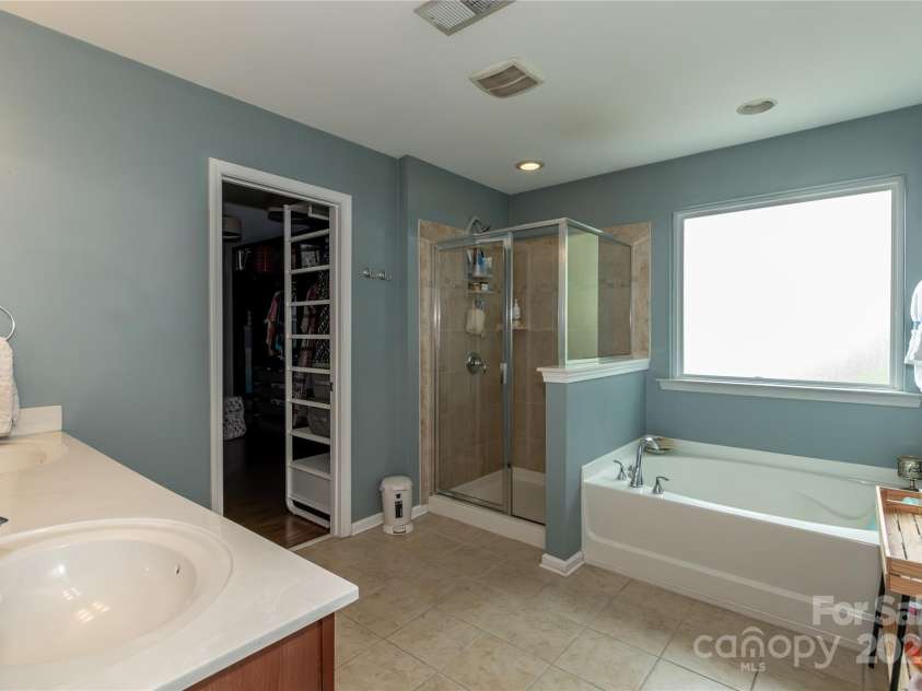 4924 Riverdale Drive, Charlotte, NC 28273.  MLS# CAR4241747, YatesRealty ID 19595. Primary Ensuite with Walk in Closet System