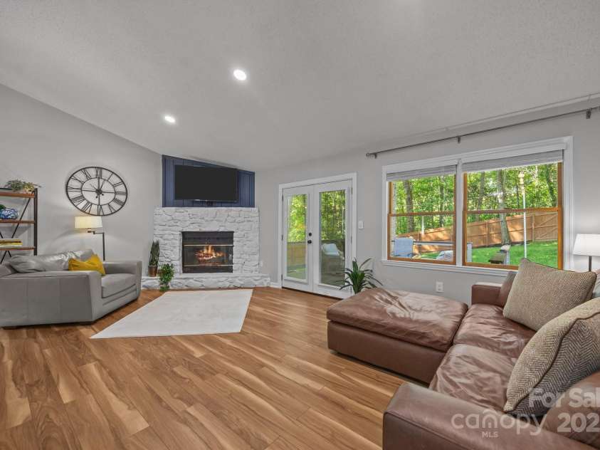 56 Wake Robin Way, Asheville, NC 28805.  MLS# CAR4261560, YatesRealty ID 19596. 