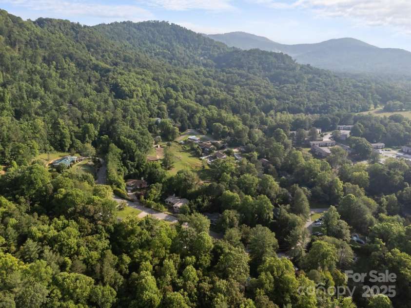 56 Wake Robin Way, Asheville, NC 28805.  MLS# CAR4261560, YatesRealty ID 19596. 