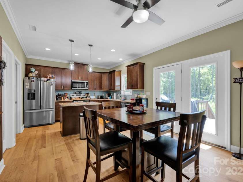 226 Stockwood Lane, Stanley, NC 28164.  MLS# CAR4264272, YatesRealty ID 19597. Breakfast Nook