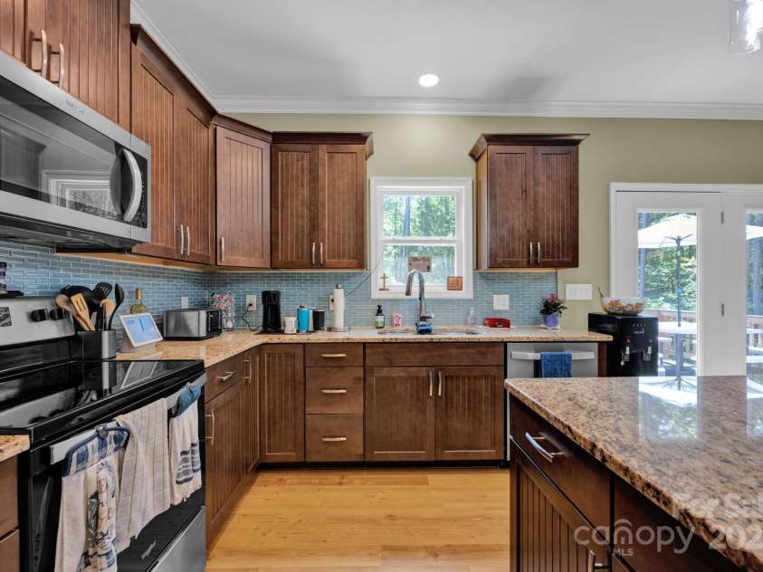 226 Stockwood Lane, Stanley, NC 28164.  MLS# CAR4264272, YatesRealty ID 19597. Custom Cabinets