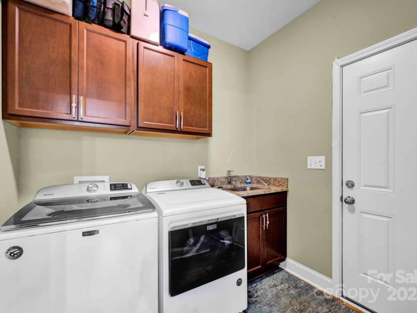 226 Stockwood Lane, Stanley, NC 28164.  MLS# CAR4264272, YatesRealty ID 19597. Laundry Room with Sink
