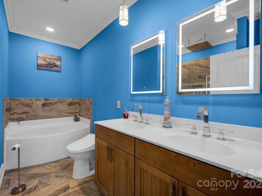 226 Stockwood Lane, Stanley, NC 28164.  MLS# CAR4264272, YatesRealty ID 19597. Primary Bath