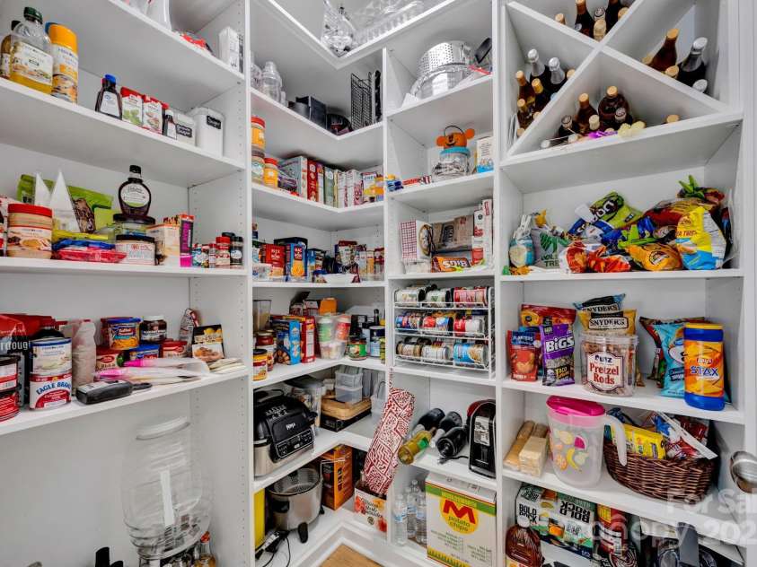 226 Stockwood Lane, Stanley, NC 28164.  MLS# CAR4264272, YatesRealty ID 19597. Walk-In Pantry