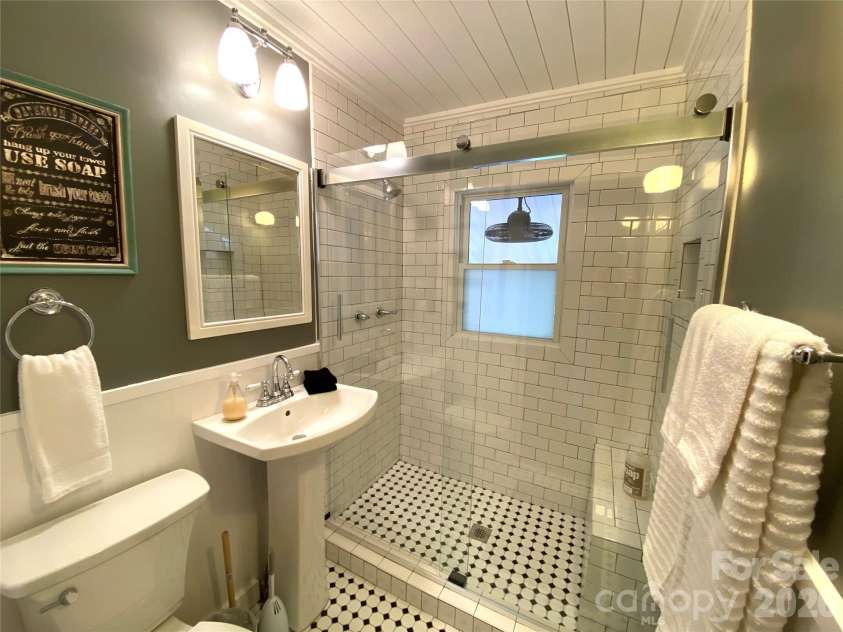 144 Macedonia Road, Asheville, NC 28804.  MLS# CAR4371686, YatesRealty ID 19598. Bathroom
