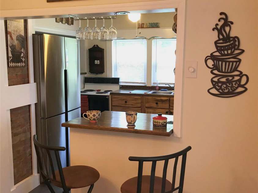 144 Macedonia Road, Asheville, NC 28804.  MLS# CAR4371686, YatesRealty ID 19598. Breakfast Bar