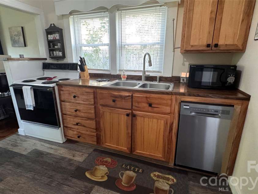 144 Macedonia Road, Asheville, NC 28804.  MLS# CAR4371686, YatesRealty ID 19598. Kitchen - Custom-made Hickory cabinets